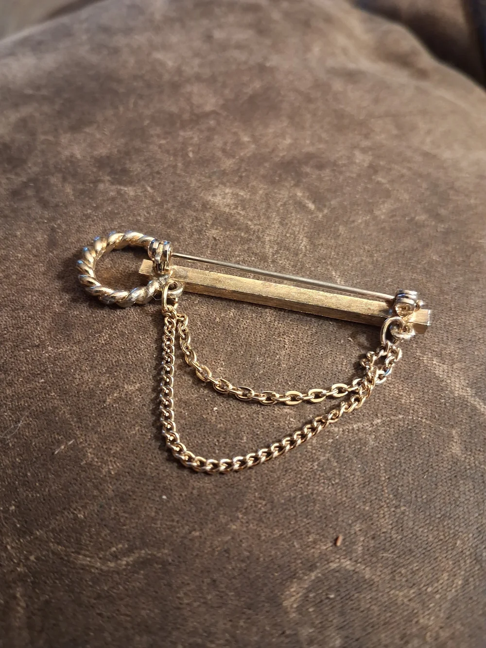 Gold-Tone Men’s Double Chain Tie Bar with Twisted Ring